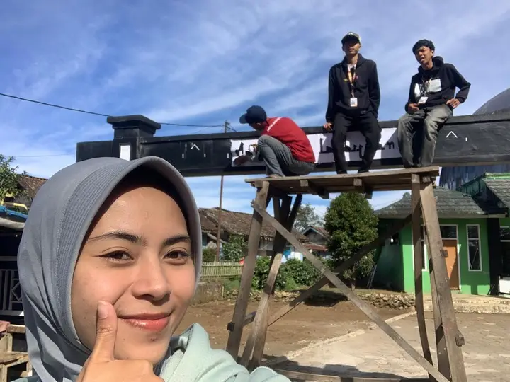 Artikel KKN Universitas Al Ghifari: Kolaborasi Seni dan Lingkungan: Dekorasi Wisata Situ Cihaniwung & Pigura Masjid